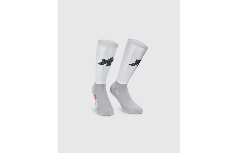 Cykelstrumpor Assos Socks RSR Speed S11 White Series Rabatter